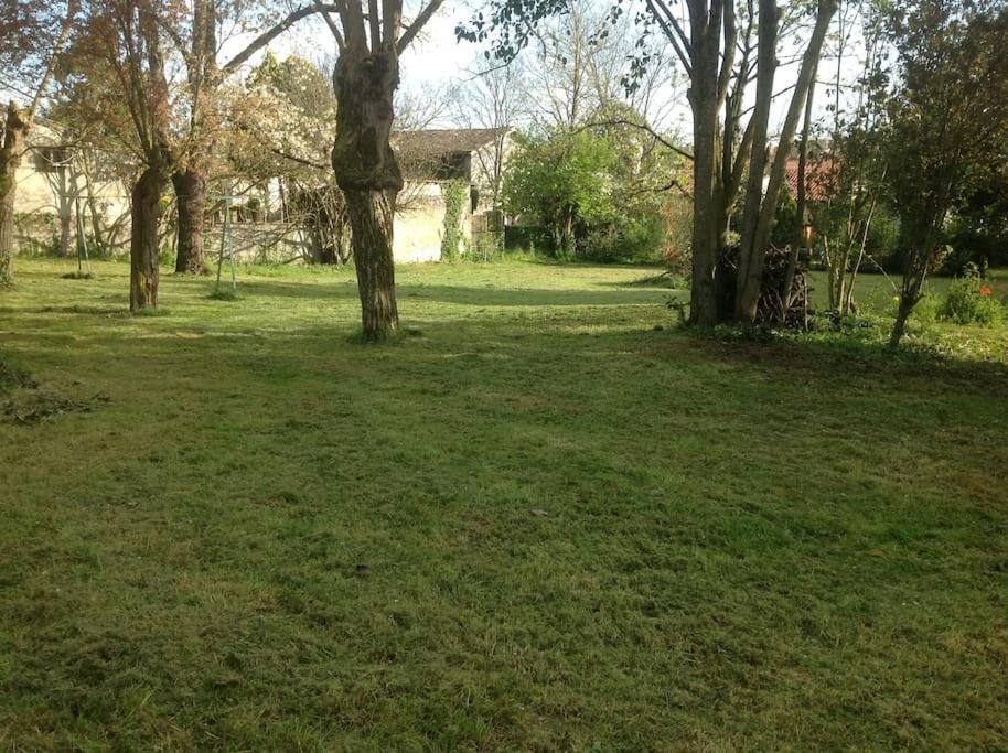 Ancien Presbytere Au Coeur Du Village Mauvezin  Экстерьер фото