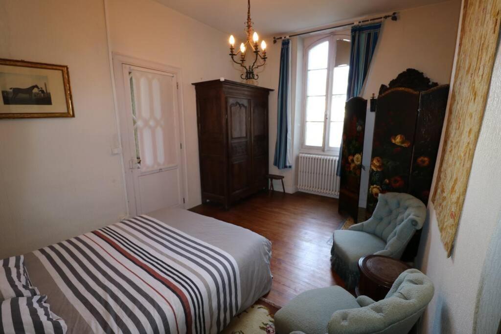 Ancien Presbytere Au Coeur Du Village Mauvezin  Экстерьер фото