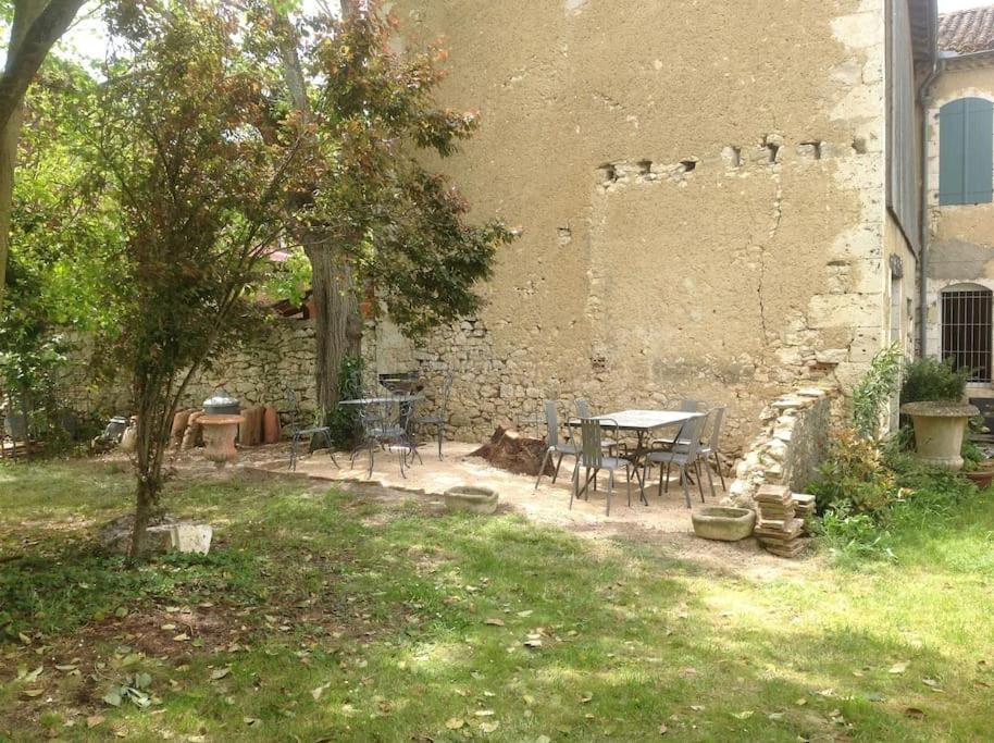 Ancien Presbytere Au Coeur Du Village Mauvezin  Экстерьер фото