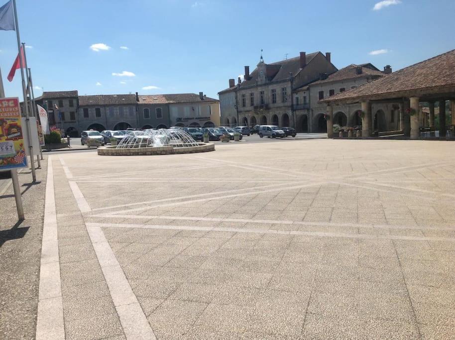 Ancien Presbytere Au Coeur Du Village Mauvezin  Экстерьер фото